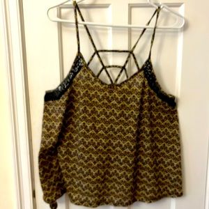 Strappy 2X lave trimmed tank